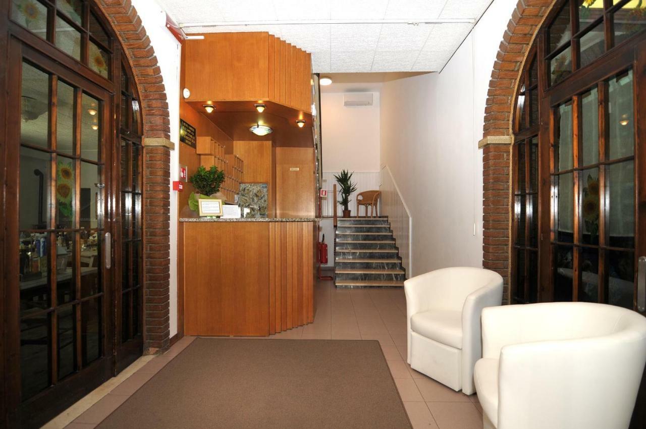 Venus Price Hotel *